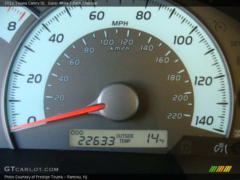 Super White / Dark Charcoal 2011 Toyota Camry SE