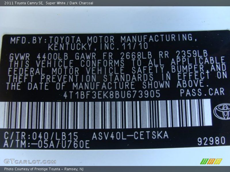 Super White / Dark Charcoal 2011 Toyota Camry SE