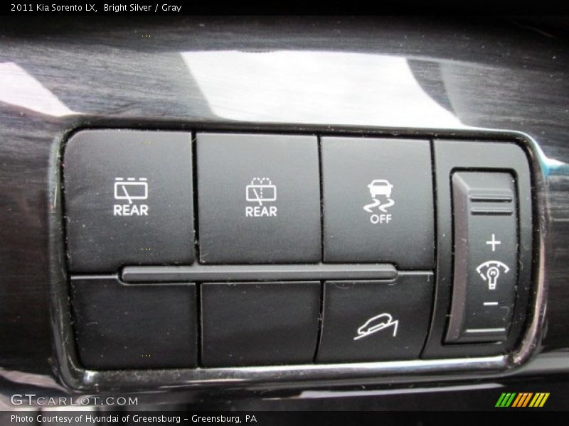 Bright Silver / Gray 2011 Kia Sorento LX