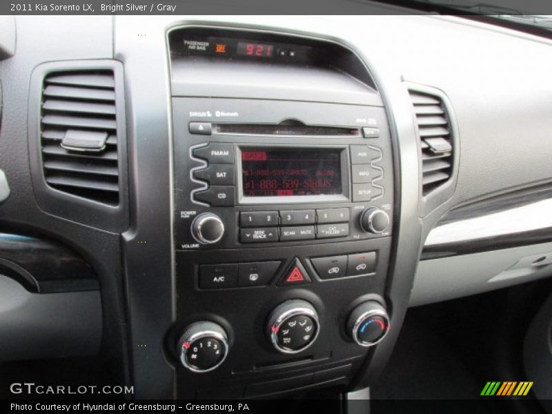Bright Silver / Gray 2011 Kia Sorento LX