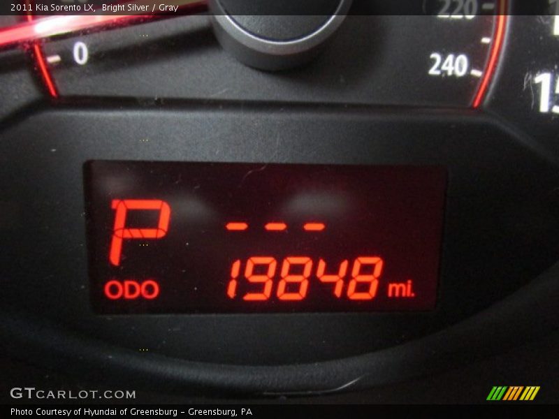 Bright Silver / Gray 2011 Kia Sorento LX