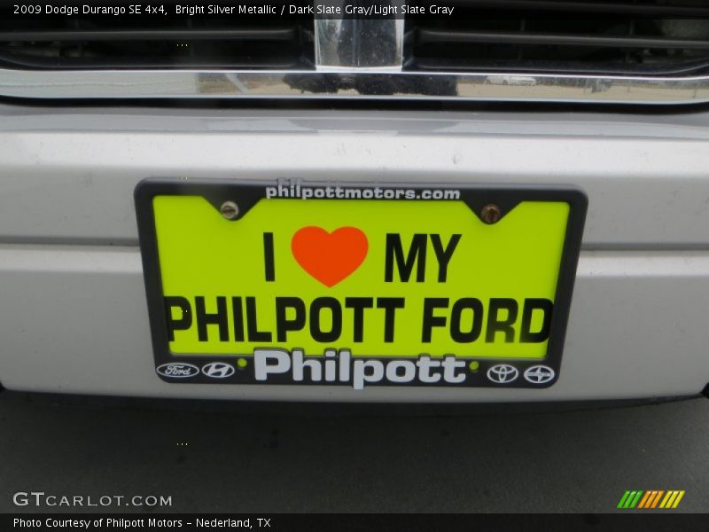 Bright Silver Metallic / Dark Slate Gray/Light Slate Gray 2009 Dodge Durango SE 4x4