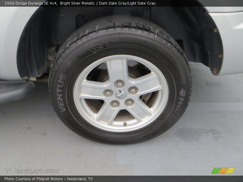 Bright Silver Metallic / Dark Slate Gray/Light Slate Gray 2009 Dodge Durango SE 4x4