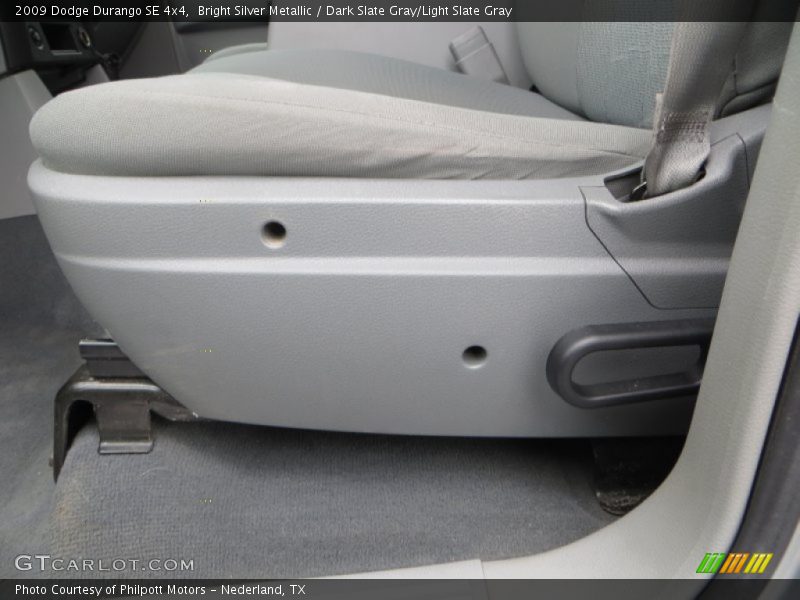 Bright Silver Metallic / Dark Slate Gray/Light Slate Gray 2009 Dodge Durango SE 4x4