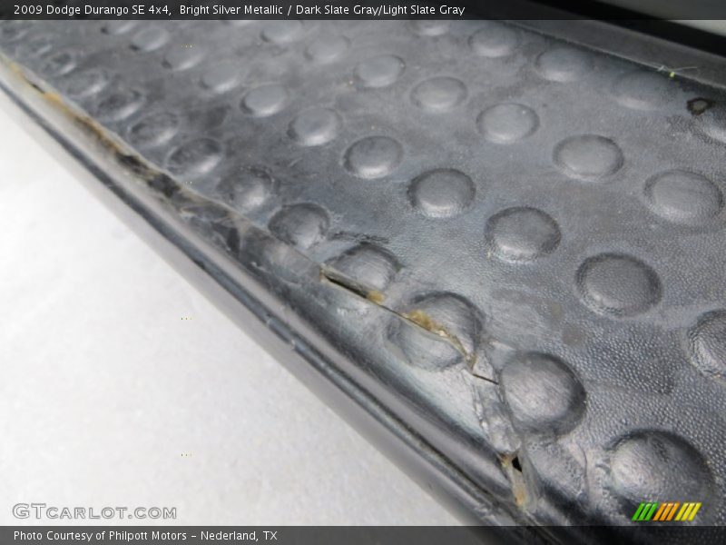 Bright Silver Metallic / Dark Slate Gray/Light Slate Gray 2009 Dodge Durango SE 4x4
