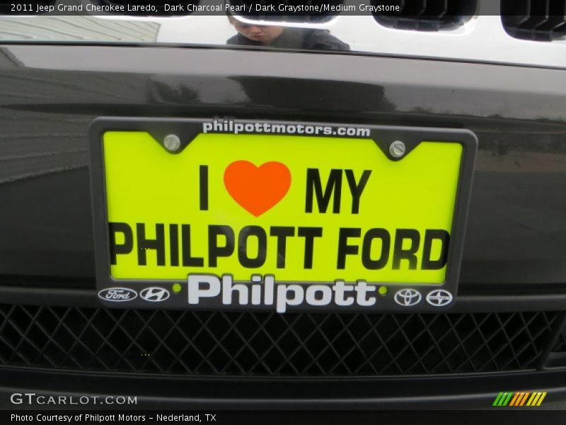 Dark Charcoal Pearl / Dark Graystone/Medium Graystone 2011 Jeep Grand Cherokee Laredo