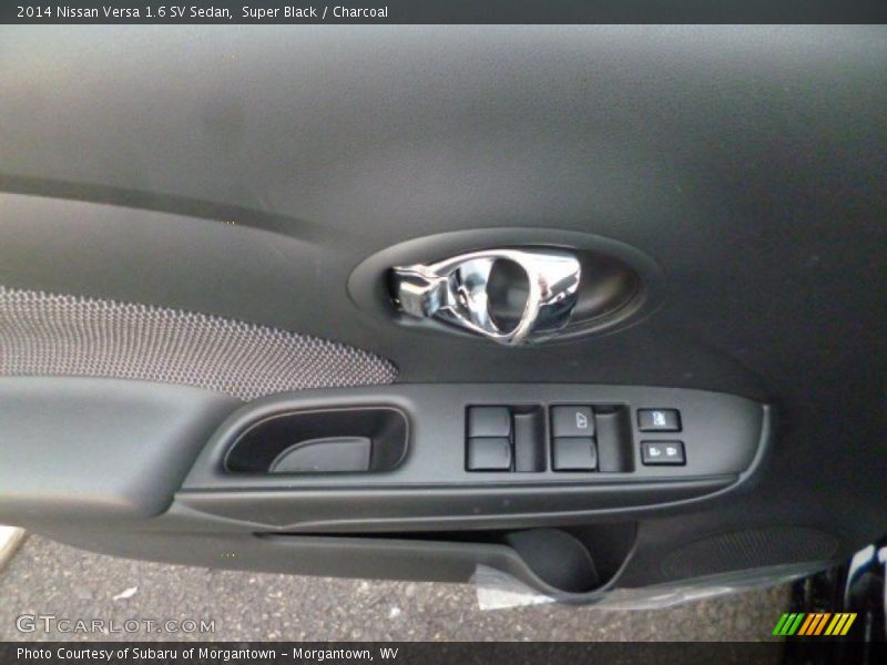 Super Black / Charcoal 2014 Nissan Versa 1.6 SV Sedan