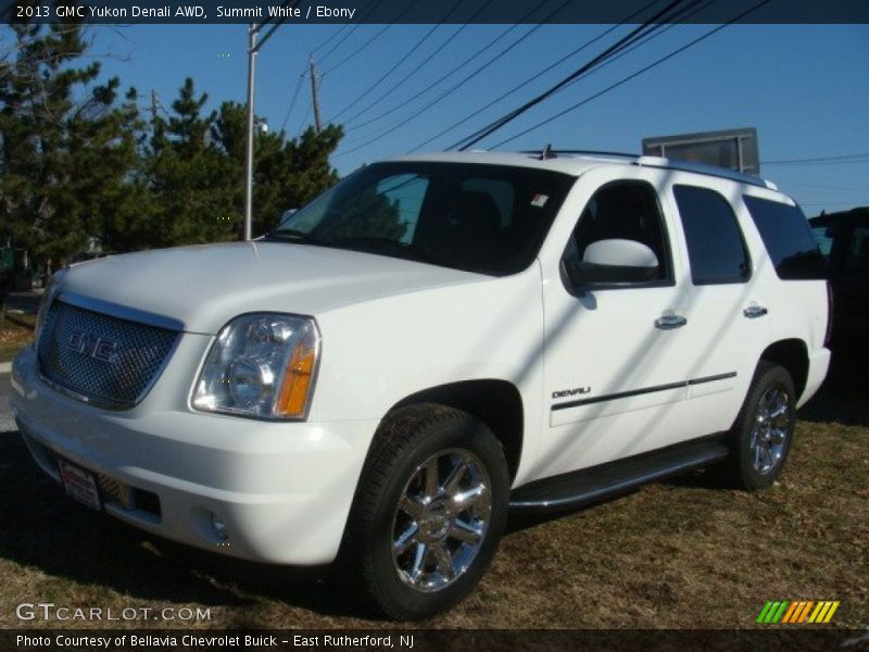 Front 3/4 View of 2013 Yukon Denali AWD