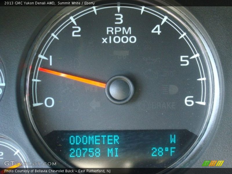 Summit White / Ebony 2013 GMC Yukon Denali AWD