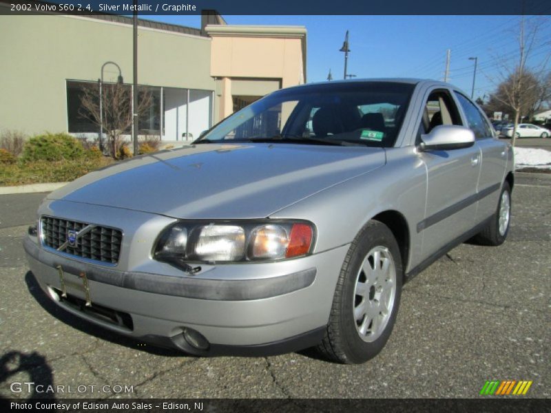Front 3/4 View of 2002 S60 2.4