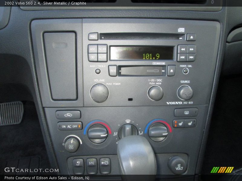 Controls of 2002 S60 2.4