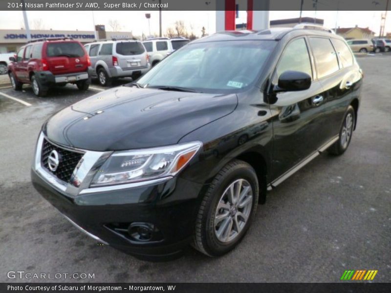 Front 3/4 View of 2014 Pathfinder SV AWD