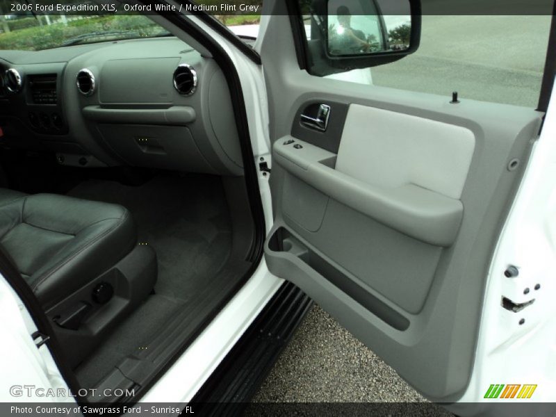 Oxford White / Medium Flint Grey 2006 Ford Expedition XLS