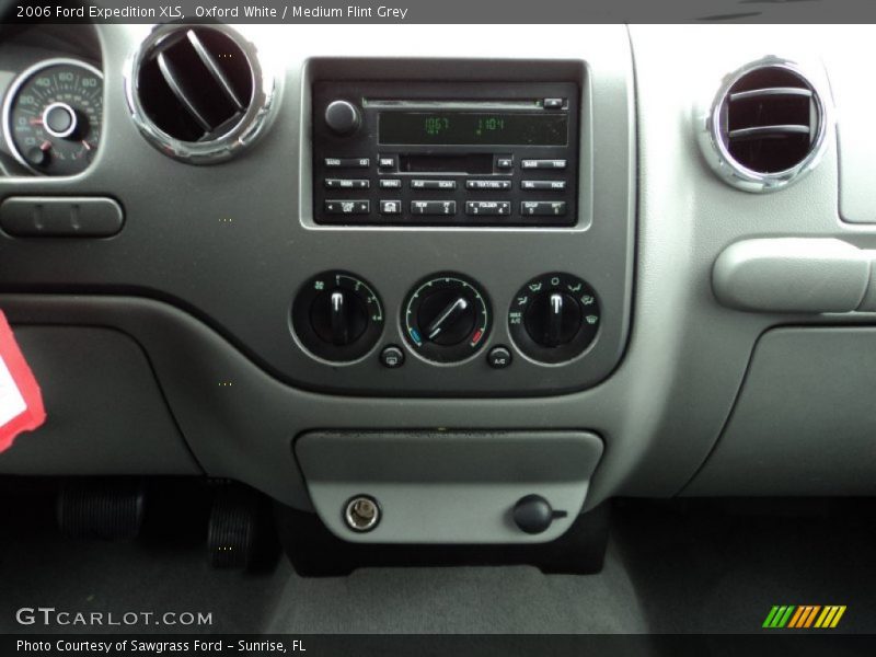 Oxford White / Medium Flint Grey 2006 Ford Expedition XLS
