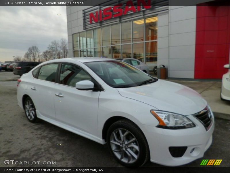 Front 3/4 View of 2014 Sentra SR