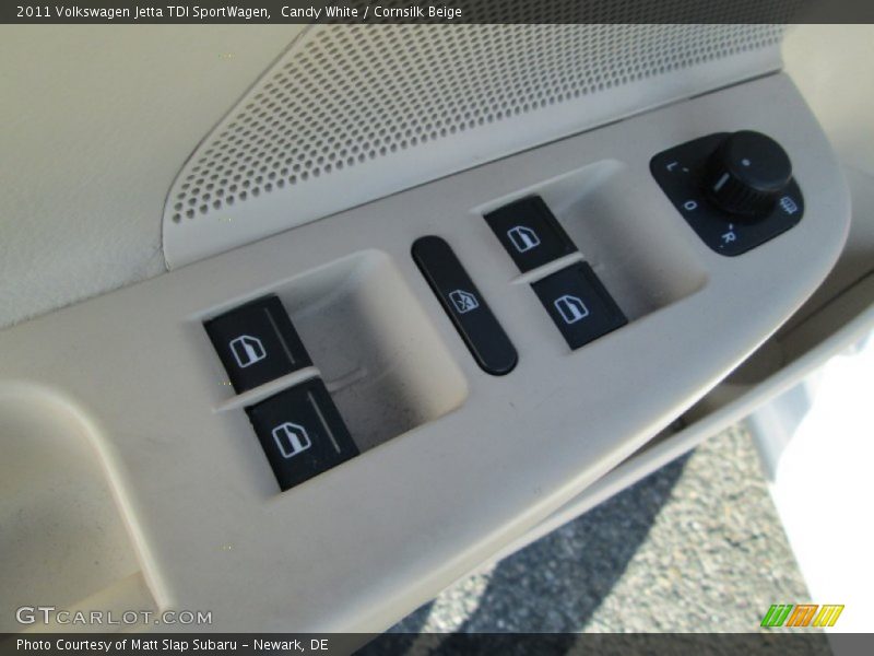 Candy White / Cornsilk Beige 2011 Volkswagen Jetta TDI SportWagen