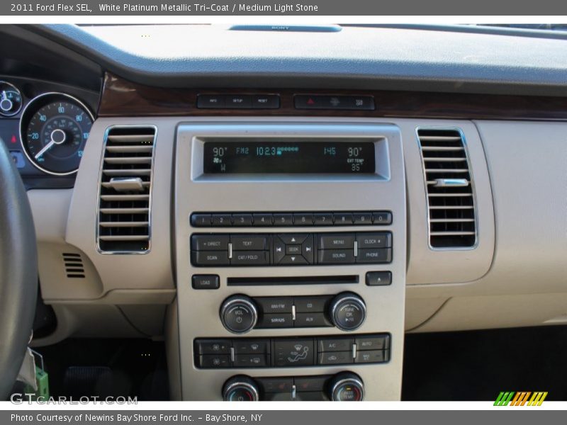 White Platinum Metallic Tri-Coat / Medium Light Stone 2011 Ford Flex SEL