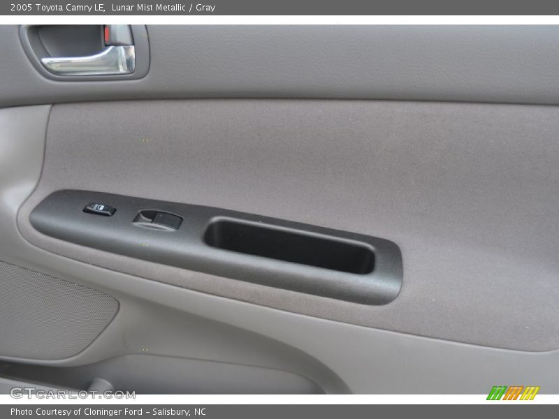Lunar Mist Metallic / Gray 2005 Toyota Camry LE