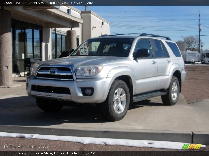 Front 3/4 View of 2006 4Runner SR5