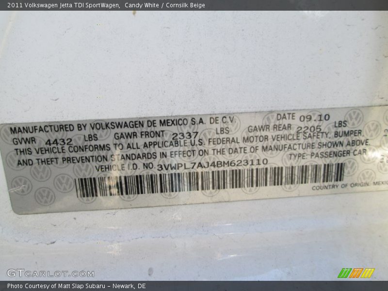 Candy White / Cornsilk Beige 2011 Volkswagen Jetta TDI SportWagen