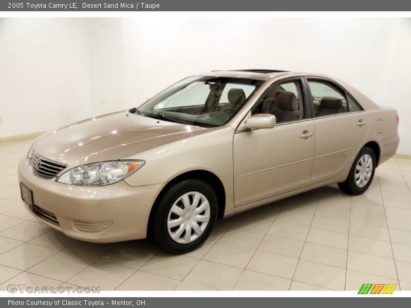 Front 3/4 View of 2005 Camry LE