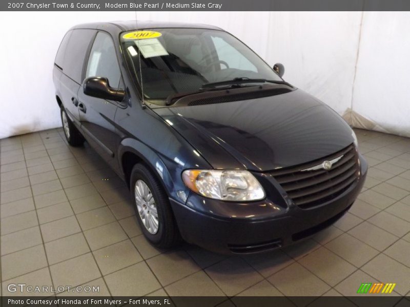 Front 3/4 View of 2007 Town & Country 