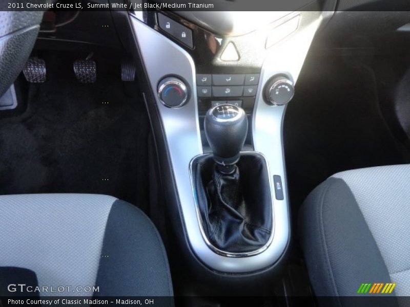 Summit White / Jet Black/Medium Titanium 2011 Chevrolet Cruze LS