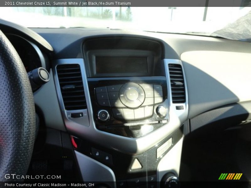 Summit White / Jet Black/Medium Titanium 2011 Chevrolet Cruze LS