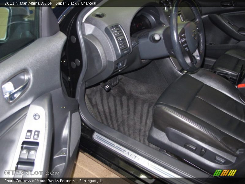 Super Black / Charcoal 2011 Nissan Altima 3.5 SR