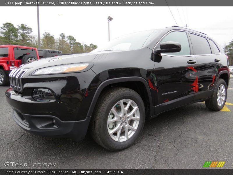 Brilliant Black Crystal Pearl / Iceland - Black/Iceland Gray 2014 Jeep Cherokee Latitude