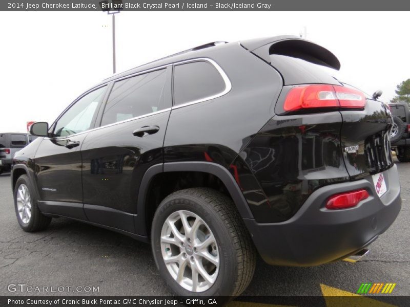 Brilliant Black Crystal Pearl / Iceland - Black/Iceland Gray 2014 Jeep Cherokee Latitude