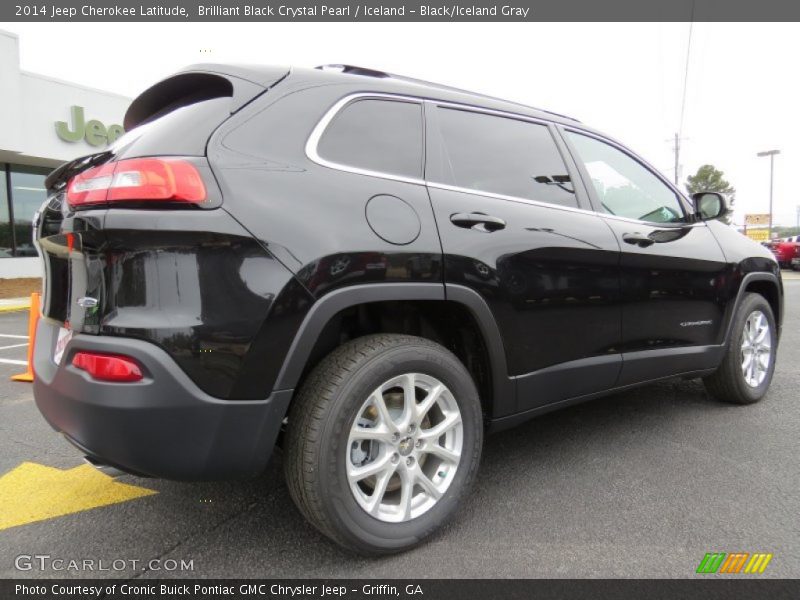 Brilliant Black Crystal Pearl / Iceland - Black/Iceland Gray 2014 Jeep Cherokee Latitude