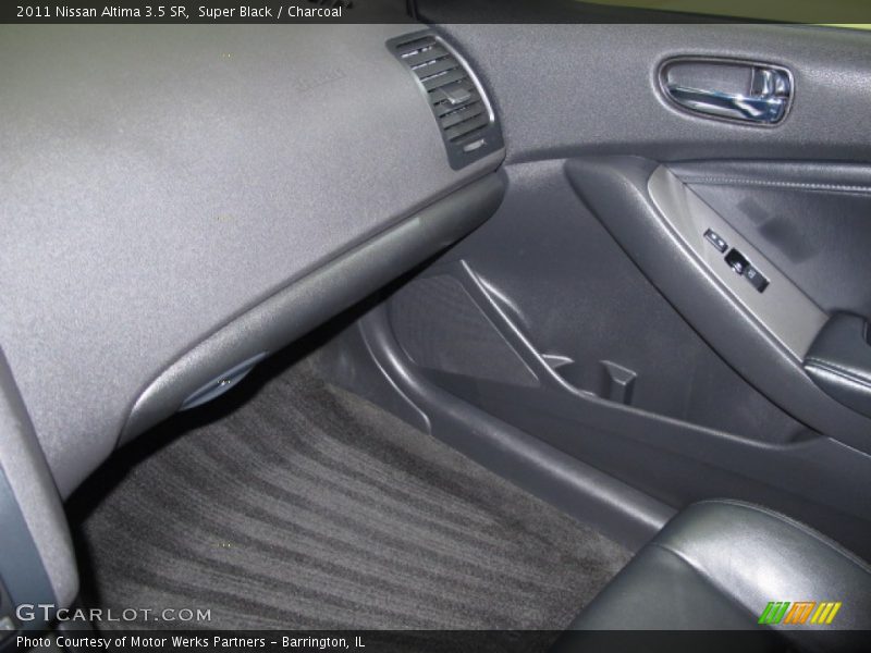 Super Black / Charcoal 2011 Nissan Altima 3.5 SR