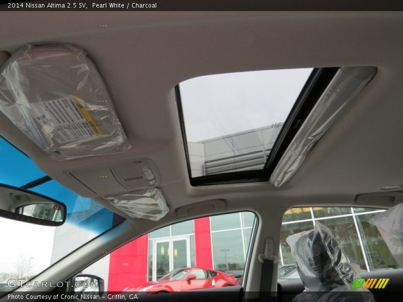Pearl White / Charcoal 2014 Nissan Altima 2.5 SV