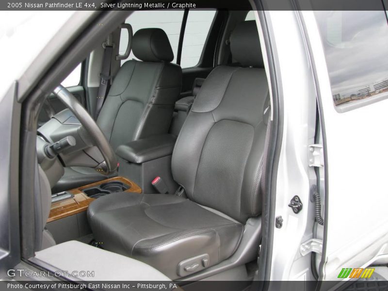 Silver Lightning Metallic / Graphite 2005 Nissan Pathfinder LE 4x4
