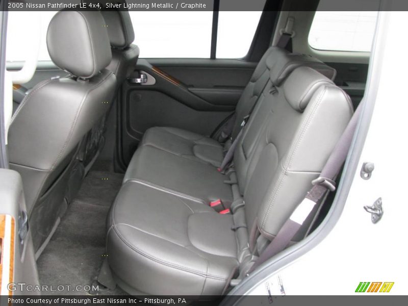 Silver Lightning Metallic / Graphite 2005 Nissan Pathfinder LE 4x4