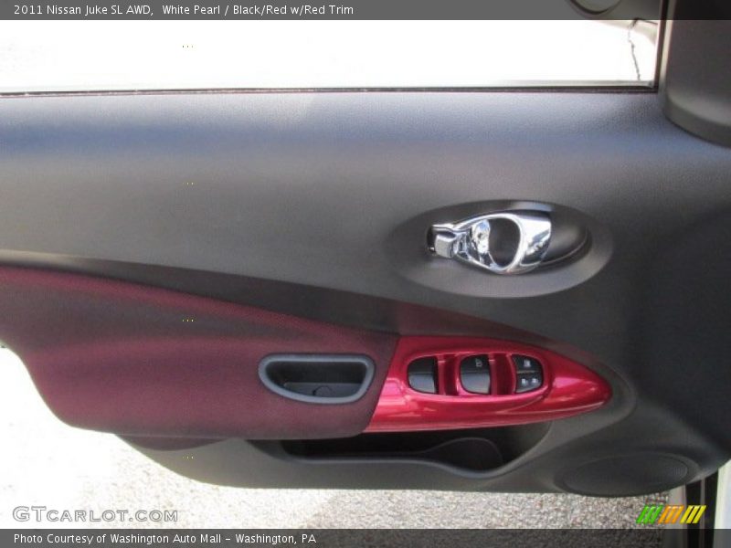 White Pearl / Black/Red w/Red Trim 2011 Nissan Juke SL AWD