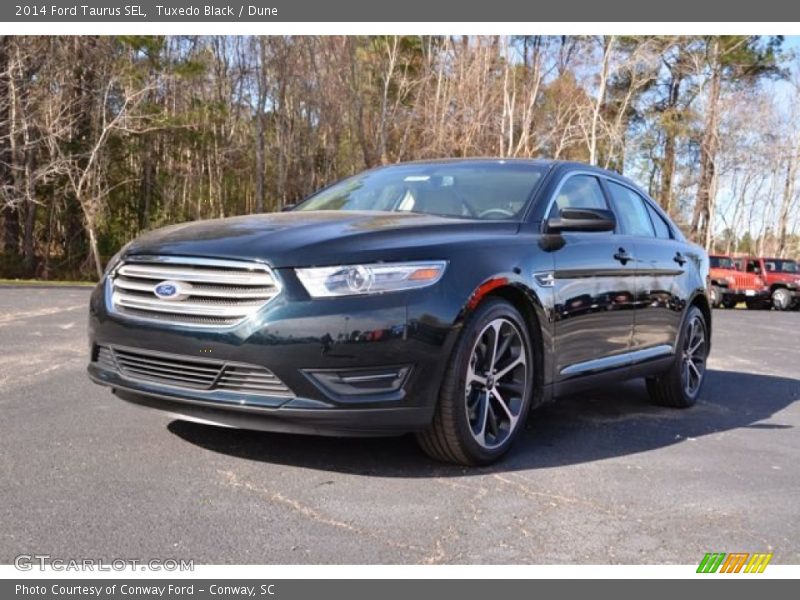 Tuxedo Black / Dune 2014 Ford Taurus SEL