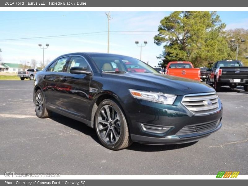 Tuxedo Black / Dune 2014 Ford Taurus SEL