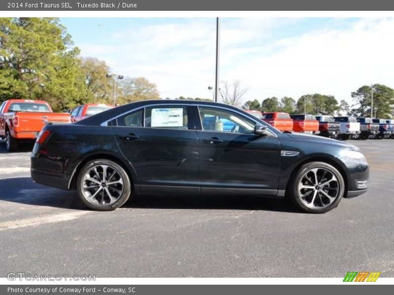 Tuxedo Black / Dune 2014 Ford Taurus SEL