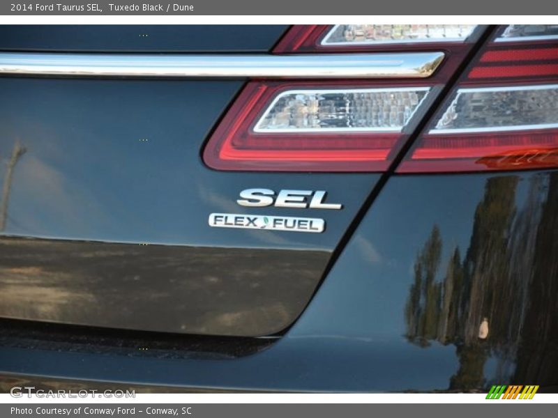 Tuxedo Black / Dune 2014 Ford Taurus SEL