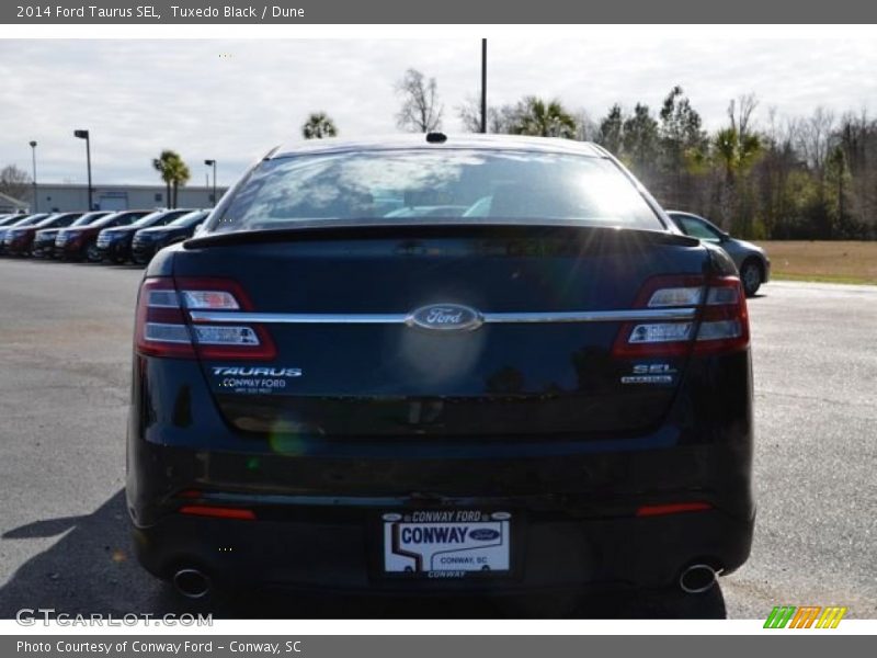 Tuxedo Black / Dune 2014 Ford Taurus SEL
