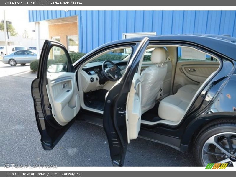 Tuxedo Black / Dune 2014 Ford Taurus SEL