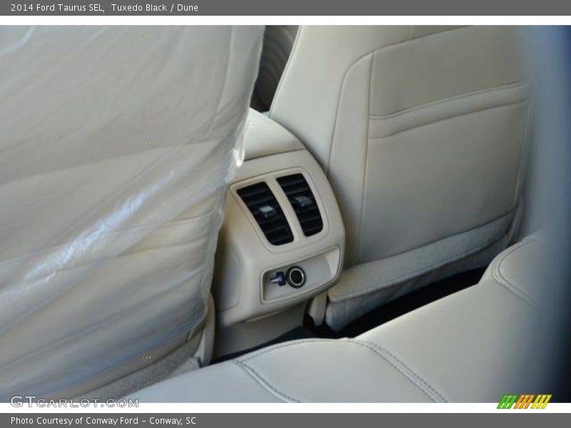 Tuxedo Black / Dune 2014 Ford Taurus SEL
