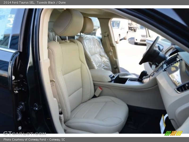 Tuxedo Black / Dune 2014 Ford Taurus SEL