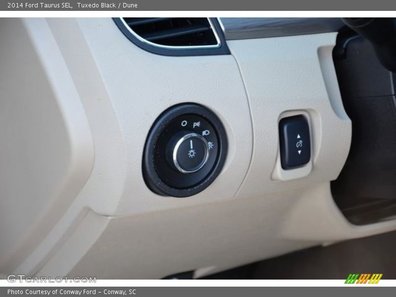 Tuxedo Black / Dune 2014 Ford Taurus SEL