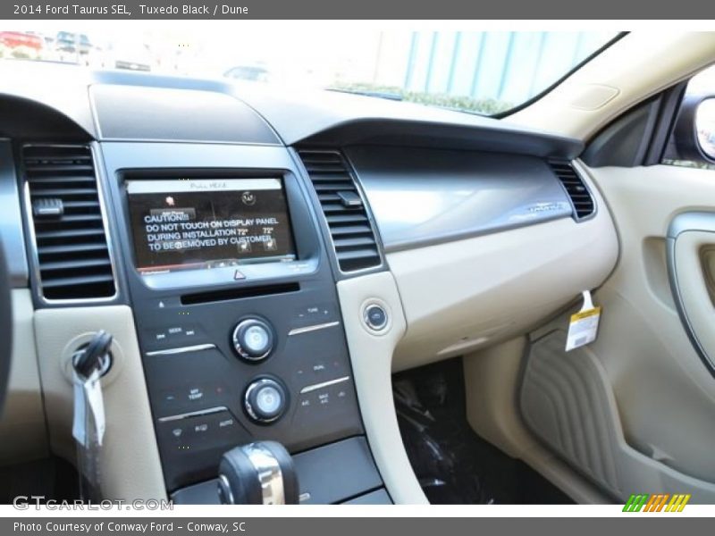 Tuxedo Black / Dune 2014 Ford Taurus SEL