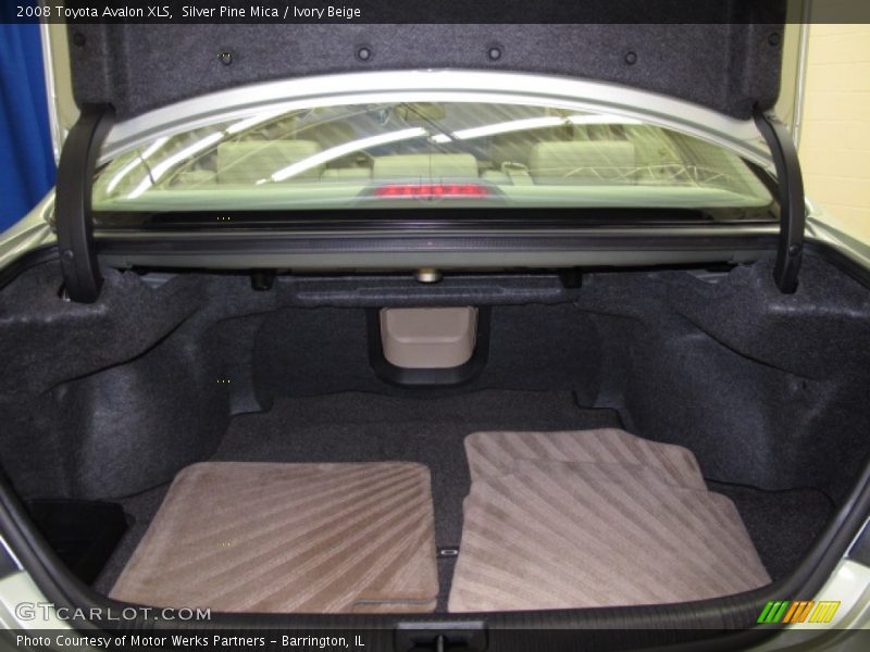  2008 Avalon XLS Trunk