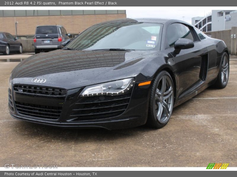 Front 3/4 View of 2012 R8 4.2 FSI quattro