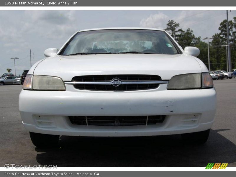 Cloud White / Tan 1998 Nissan Altima SE